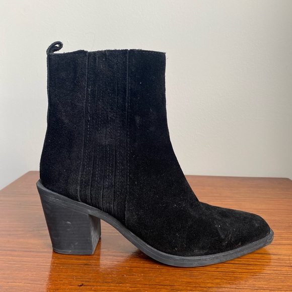 Suede Black Heel Boots with removable strap - Picture 14 of 16